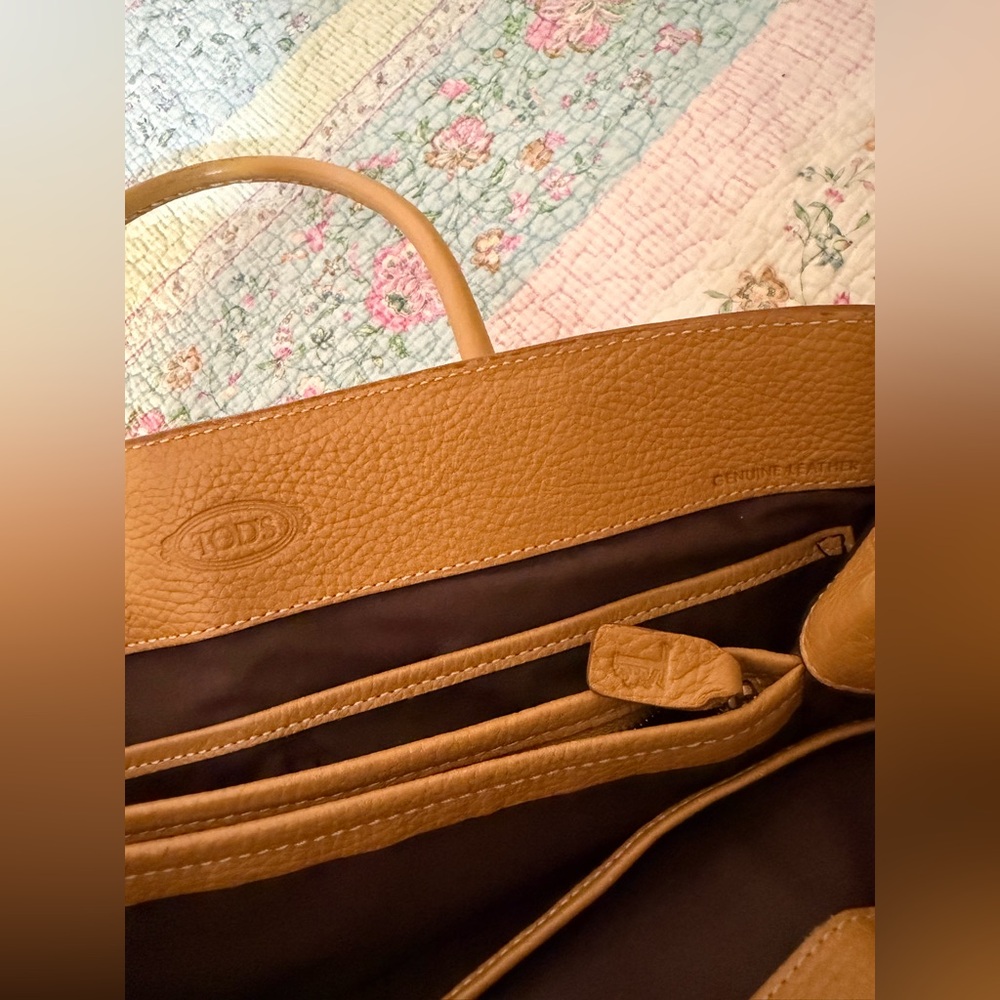EUC Tod's Beige Pebbled Leather Medium Mocassino Tote - Picture 10 of 16